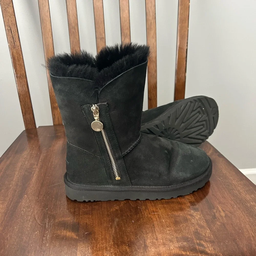 UGG Bailey Zip Mid-Calf Boots Flat Black Twinface Sheepskin Real Fur US Size 6‎